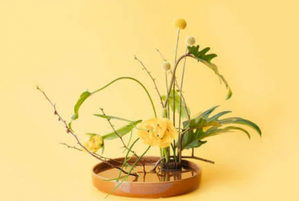 Gaya ikebana untuk menghiasi sudut halaman